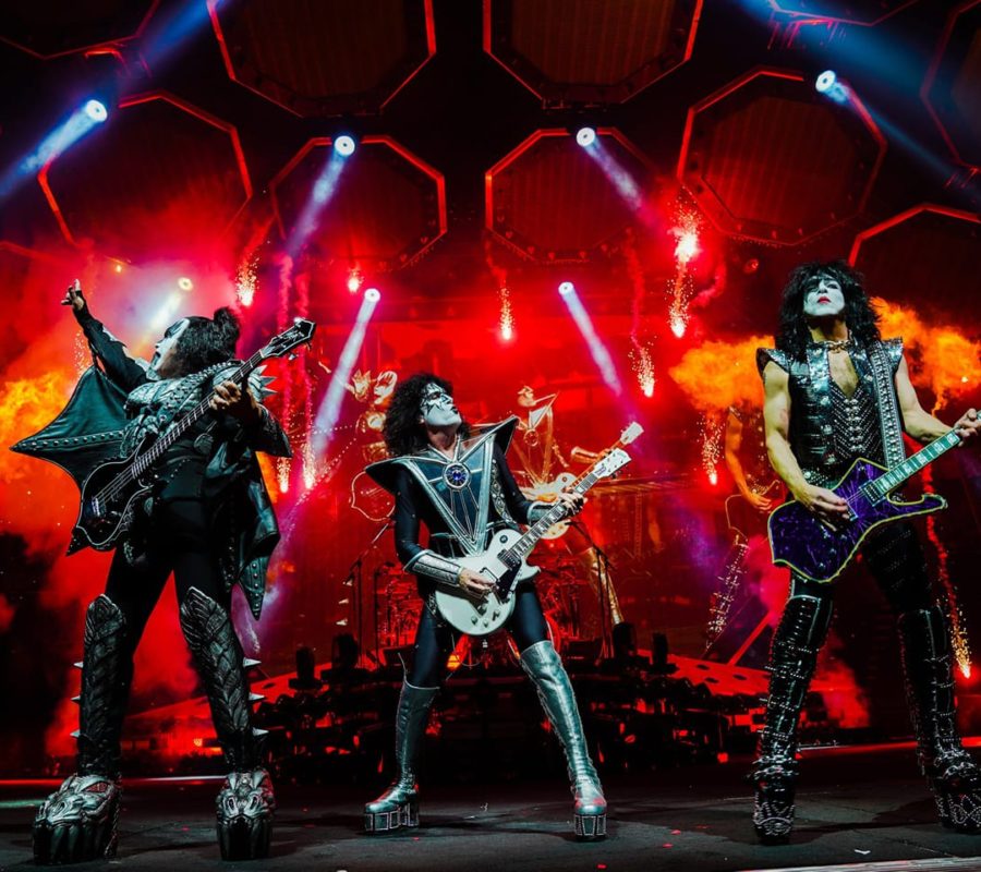 KISS  – fan filmed videos from KFC YUM Center in Louisville, Kentucky on 3/12/19