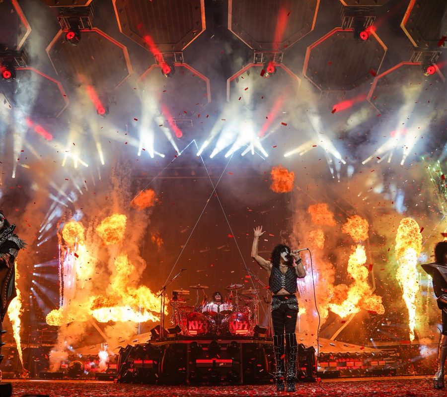 KISS – official clips & fan filmed videos from Detroit, MI, March 13, 2019