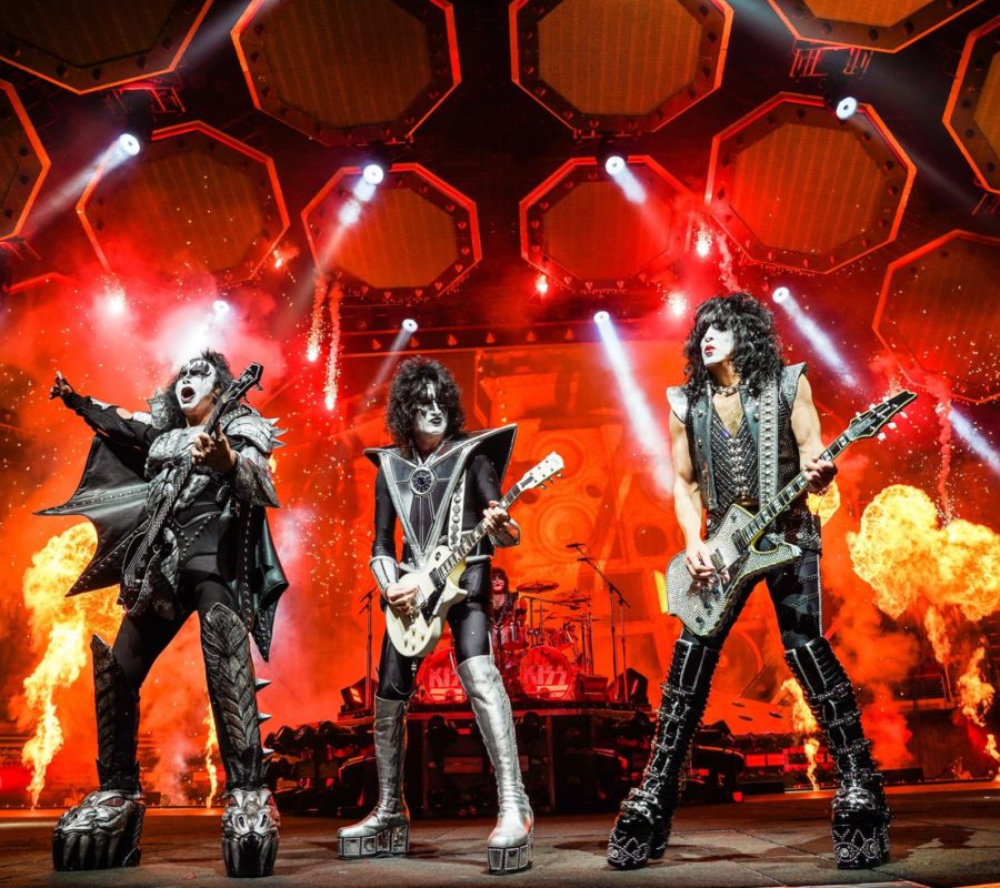 KISS – 2 official clips & fan filmed videos from the Scotia Bank Arena in Toronto, Ontario, Canada on August 17, 2019 #kiss #endoftheroad #endoftheroadtour