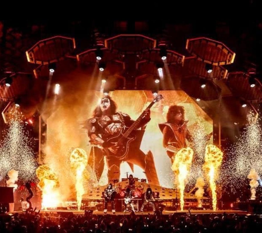 KISS – official clips & fan filmed videos from the Hollywood Casino Amphitheatre in Maryland HTS (St. Louis), MO on September 1, 2019 #kiss #endoftheroad