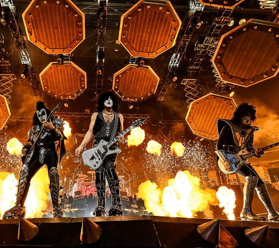 KISS – official clip & fan filmed videos from the Xcel Energy Center in St Paul, MN on February 24, 2020 #EndOfTheRoad #theendisnear #kiss