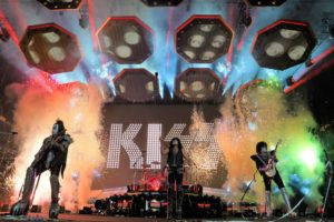 KISS – official clips & fan filmed video from the Oakland Arena in Oakland, CA on march 6, 2020 #kiss #EndOfTheRoad #TheEndIsNear