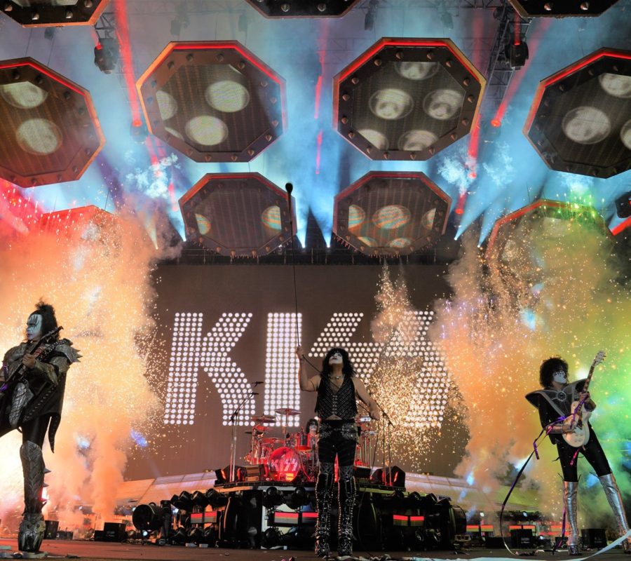 KISS – official clips & fan filmed video from the Oakland Arena in Oakland, CA on march 6, 2020 #kiss #EndOfTheRoad #TheEndIsNear