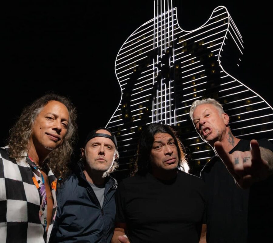 METALLICA – Watch the live debut of “Lux Aeterna” – New Cliff Burton merch #Metallica #AWMH