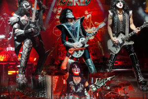 KISS – Watch videos of 3 songs played live and the announcement of the last shows of their End Of The Road Tour #kiss #stern #howardstern #EndOfTheRoad